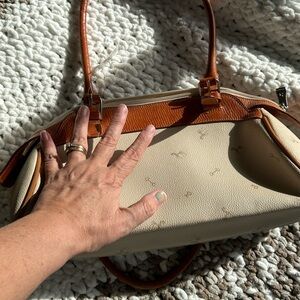 Elegant Cream and Tan Handbag